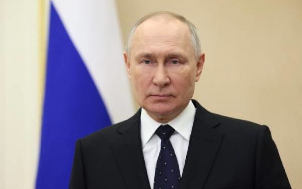 Гаагадагы эл аралык сот Путинди камакка алууга ордер берди