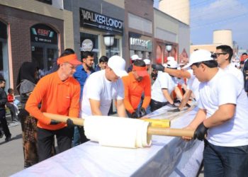 Өзбекстанда 80 метрлик шаурма даярдалды, бирок дүйнөлүк рекордго жетпей калды