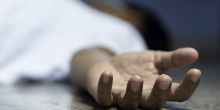 Нарында бекилип калган батирден эркек кишинин жансыз денеси табылды