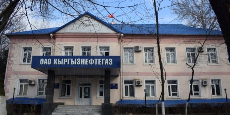 Ири өлчөмдөгү акчаны чыгарып кеткени үчүн “КыргызНефтегаздын” мурдагы жетекчилиги кармалды