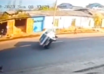 «Унаа капталдап барып, туруп калган». Өзбекстанда айдоочу жолго чуркап чыккан баланы ажалдан алып калган видео