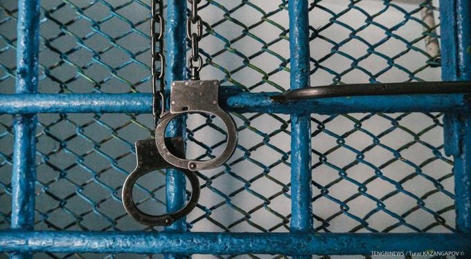 Бекешев: «Депутаттар педофилдерди өлүм жазасына тартуу үчүн референдум өткөрүүнү сунуштап жатат»