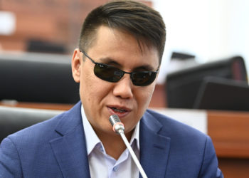 Бекешев Иманалиевге: «Эмне үчүн Нарын дарыясында крокодил жок?» деп балдардан сурасаңыз, жооп бере алышабы?»