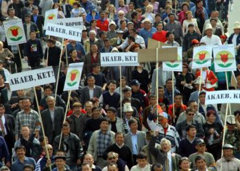 Акаевдин бийликтен куулганына 18 жыл толду. Садыр Жапаровдун кайрылуусу