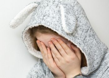 Сокулукта кошунасы 9 жаштагы кызга сексуалдык ыдык көрсөтүүгө шектелип жатат