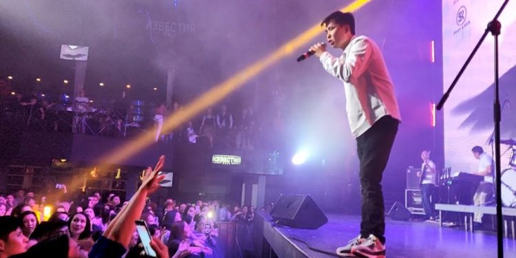 Мирбек Атабековго концертинде унаа белек кылышты