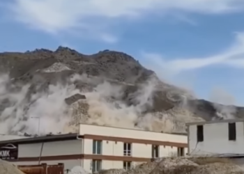 Түркияда кайрадан жер титиреп, жер көчкүнү жаратты (видео)