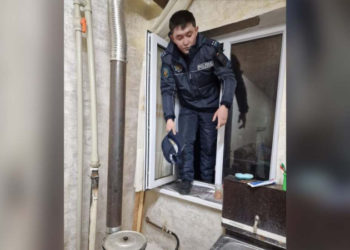 «Бир аз кечиккенде баары каза болуп калмак». Таразда бир үй-бүлө аман калды (видео)