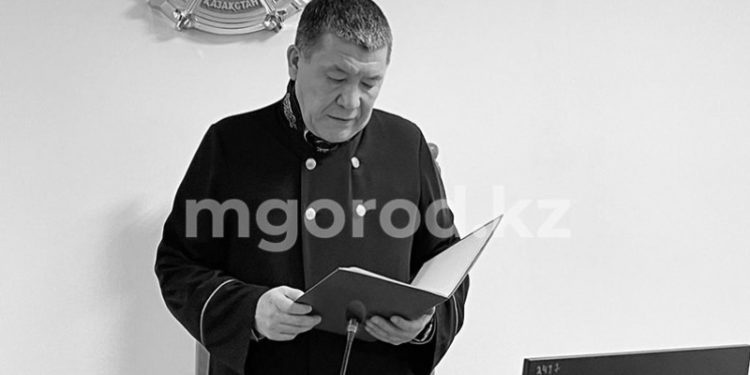 Казакстанда судья жумуш ордунда каза болду