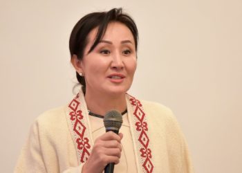 Айгүл Жапарова: «Аялзатынын негизги орду — эне болуу, балдарды тарбиялоо, үй-бүлөдөгү коломто отун жандыруу жана сактоо»