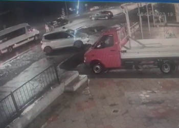 Чүйдө эки өспүрүмдү учура сүзүп, из жашырган айдоочу видеого түшүп калган