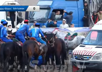 Көк бөрү: «Ынтымак» командасынын оюнчусу жаракат алып, Тез жардам алып кетти (видео)