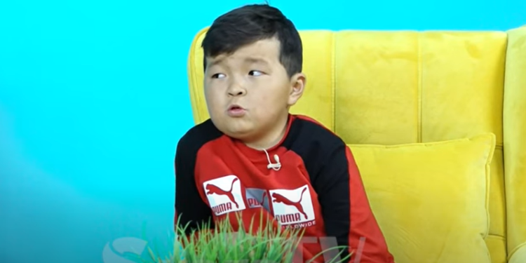 «Белгилүүлөр популярдуу болсоң гана мамиле кылышат экен. Азыр байланыш үзүлдү» дейт Бекболот Турдуш