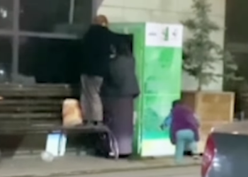 Токмоктогу 2 аялдын кылыгы көпчүлүктү кыжырдантты (видео)