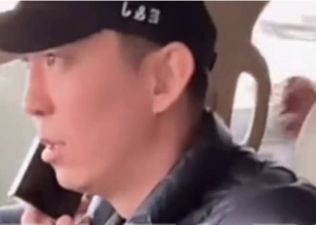 Депутат Эрулан Кокуловдун унаа айдап бара жатып, телефон менен сүйлөшкөн видеосу тарады