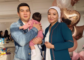 Ырчы Азалия үй-бүлөсү менен АКШга көчүп кеткенин айтты