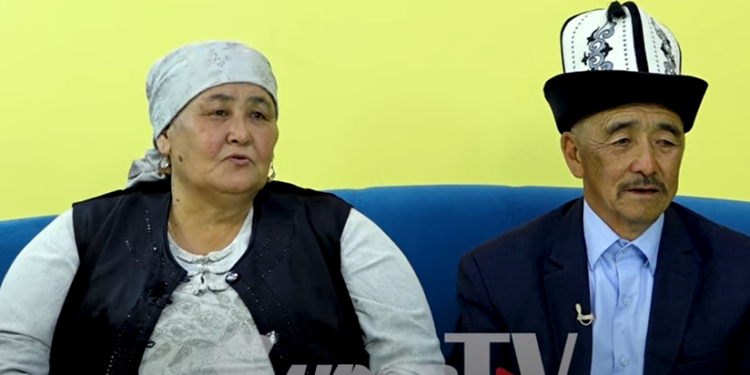 «Биздин каалообуз менен турмушка чыккан. Катачылык кылыптырбыз» дейт Гүлжайна Атаканованын ата-энеси