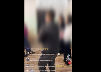 Министр сабак учурунда түз эфирге чыккан окуучулардын мектебине барды