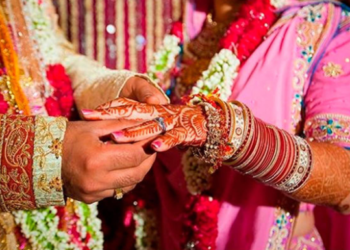 Индияда жаран өч алуу үчүн мурдагы жубайынын көңүлдөшүнүн жубайына үйлөнүп алган