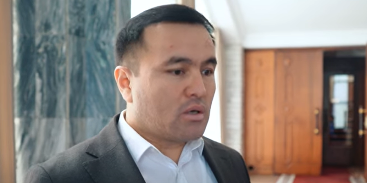 Садыр Жапаровдун Ак-Ордо конушуна барышы боюнча депутат: «Аким, министрлерде коркунуч пайда болду»