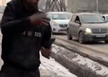 «Аялым айдаганды билбейт» дейт Бишкекте унаага чапташкан бойдон жол кырсыкка кабылган киши