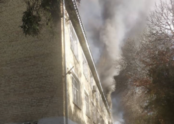 Аксыда ооруканада чыккан өрт өчүрүлдү. Өрттүн себеби такталууда