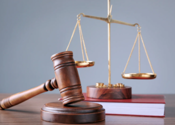 Депутат: «13 жаштагы кызды зордуктаган милиция кызматкери 15 жылга эмес, 6 жылга эркинен ажыратылды»