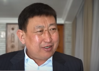 Акылбек Түмөнбаев: «Бакиев күнөөлүү эмес болсо, эмнеге өз жерине келе албай жүрөт?»