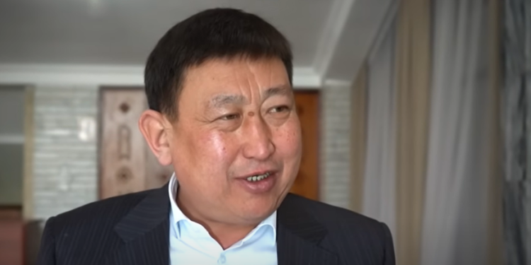 Акылбек Түмөнбаев: «Бакиев күнөөлүү эмес болсо, эмнеге өз жерине келе албай жүрөт?»