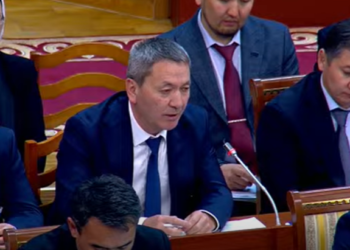 «Кумтөрдүн» президенти мурдагы жетекчиден 2,5 эсе аз айлык аларын айтты