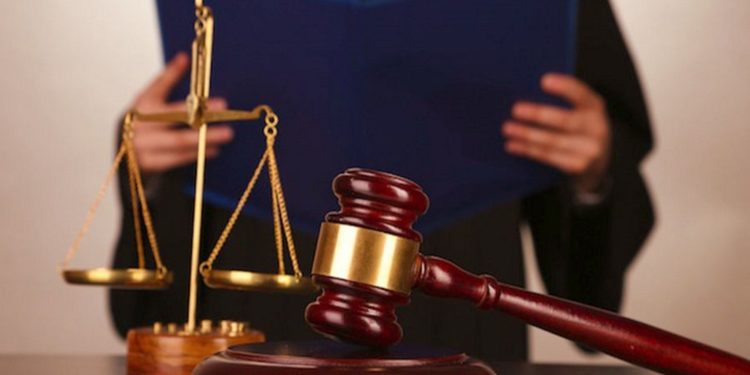 Токтогулда 13 жаштагы кызды зордуктаганга шектүүнүн 8 жылга эркинен ажыратылышы. Шектүү тарап эмне дейт?