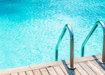 Орозо учурунда сууга түшсө, өбүшүп учурашса болобу? Муфтияттын өкүлүнөн жооп