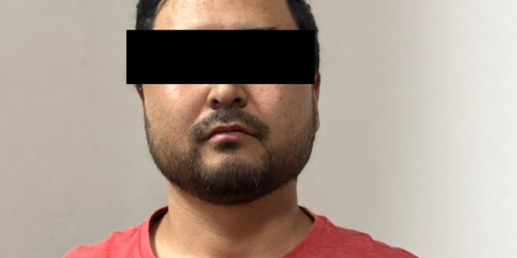 «Кеңсени өрттөп кетем деген». Токмокто депутат кармалды