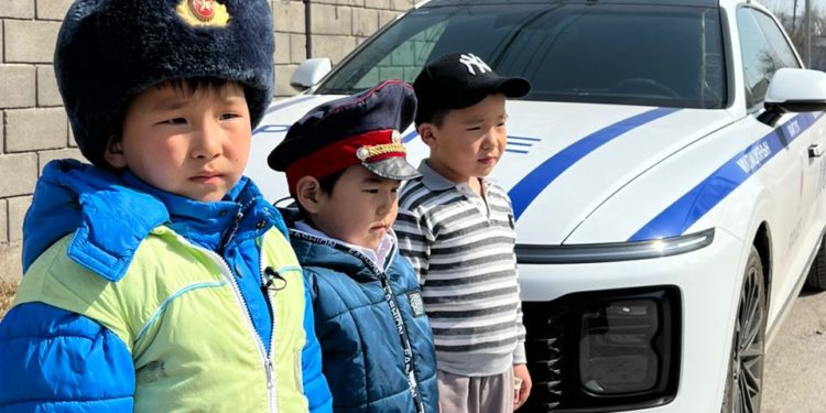 «Чоңойгондо жол тескөөчү болгусу келет». «Биз акча албайбыз» деген балакайлар тууралуу маалымат