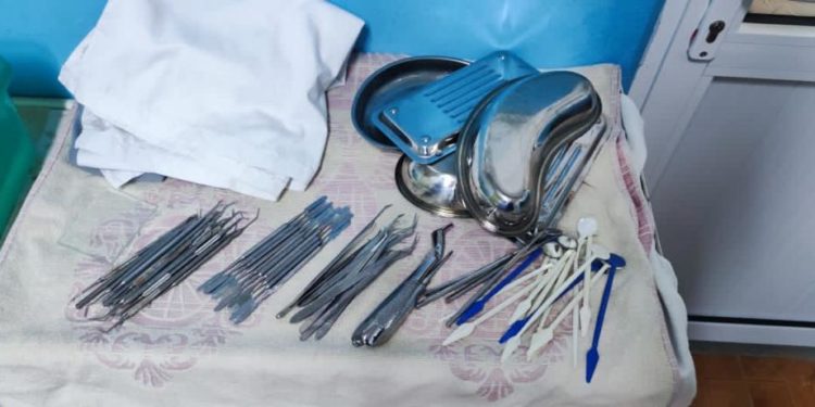 Жалал-Абадда санитардык абалга жооп бербеген, мыйзамсыз иштеп жаткан стоматологиялык клиникалардын иши токтотулду