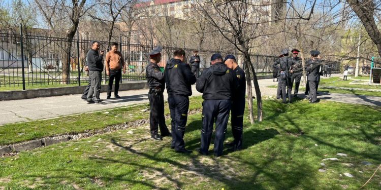 Бишкектеги №63 мектепке бомба коюлганы тууралуу маалымат түштү