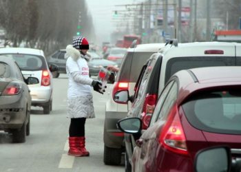 Эскертүү! Жолдо кайыр сурагандарга жана жарамазан айткандарга айып салынат