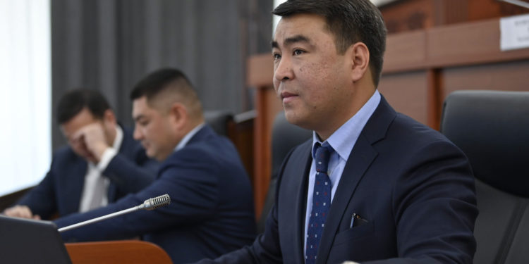 Бишкектин мэрин шайлоону сунуштаган мыйзам долбоор четке кагылды