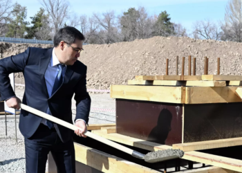 Президент: «Өзүбүз салсак бир чарчы метри 550 доллардан айланат экен»