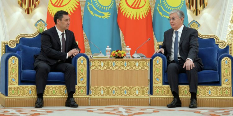 Казак президенти Садыр Жапаровдун кыргыз-казак достугу тууралуу жазган посту тууралуу үн катты (видео)