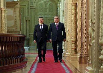 Садыр Жапаров: «Тажик тарап айрым тилкелерди 1924-жылкы карта менен чечели деп жатат»