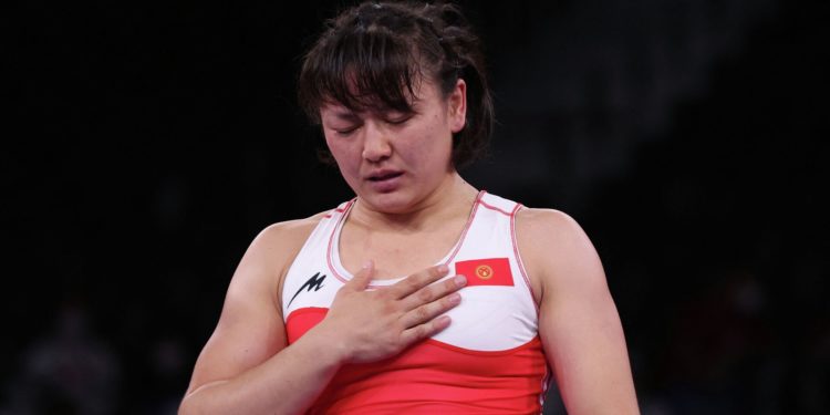 Мээрим Жуманазарова «калыстар адилетсиз чечим чыгарды» деген видеону бөлүштү