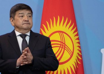 «Бүтүн Кыргызстан» Акылбек Жапаров баштаган Министрлер кабинетин толугу менен кызмат орундарынан бошотууну сунуштады