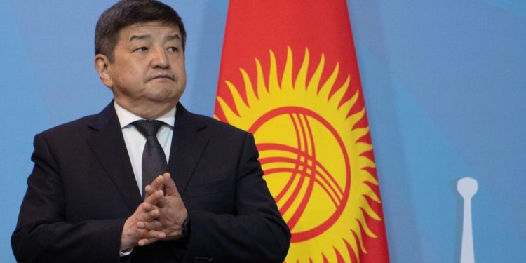 «Бүтүн Кыргызстан» Акылбек Жапаров баштаган Министрлер кабинетин толугу менен кызмат орундарынан бошотууну сунуштады