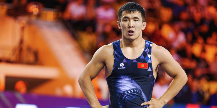 Жоламан Шаршенбеков Азия чемпиондугунун жарым финалына чыкты