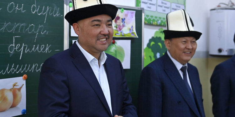 Төрага Нурланбек Шакиев Бишкек шаарындагы бир катар билим берүү мекемелерине барды