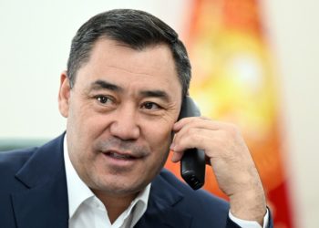 Садыр Жапаров Азия чемпиондугунда жеңишке жеткен балбандарды куттуктады