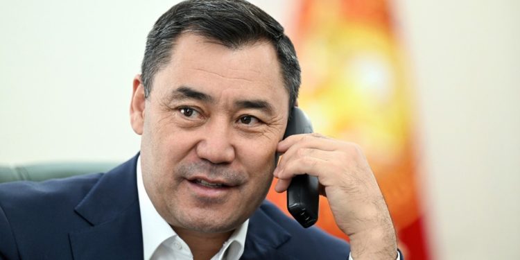 Садыр Жапаров Азия чемпиондугунда жеңишке жеткен балбандарды куттуктады