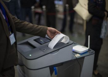 Ленин шайлоо округу. Эки талапкер арызды чакыртып алышты