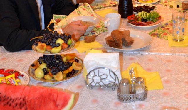 Орусияда ооз ачуу учурунда кармалган кыргызстандыктар тууралуу элчилик үн катты